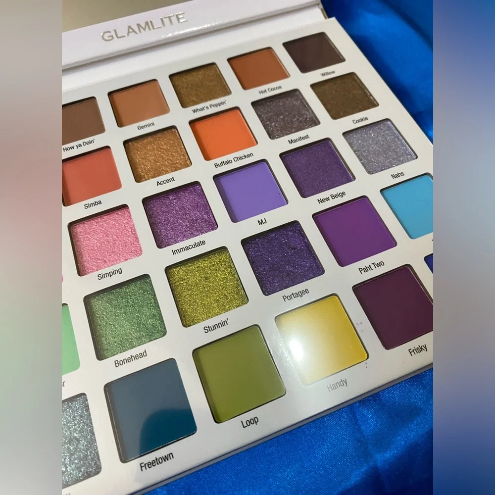 Mikayla Glamlite Make Up and Lashes Set - Picture 11 of 16